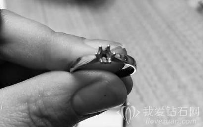 钻石脱落
