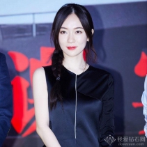 霍思燕佩戴戴比尔斯出席《红海行动》庆功宴