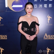 刘嘉玲佩戴海瑞温斯顿珠宝出席颁奖典礼