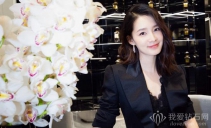 李沁佩戴萧邦珠宝钻石耳环 尽显娴雅气质