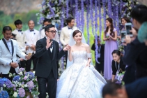 张靓颖佩带帝致珠宝于意大利停止婚礼（图）