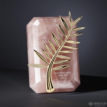 萧邦珠宝宣布第75届戛纳片子节金棕榈奖杯：玫瑰石英、18k金、钻  石