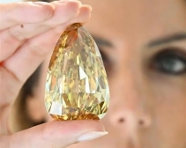 环球最大外部无瑕钻石行将拍卖，重达303.10ct，估价近1亿！